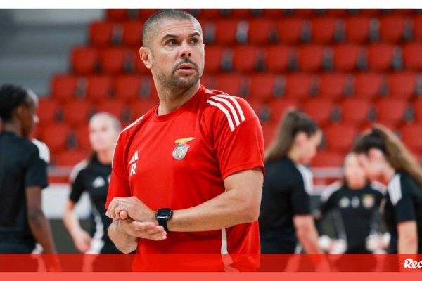 Paulo Roxo Abandona o Comando da Equipa Feminina de Futsal do Benfica - Terceiro Anel