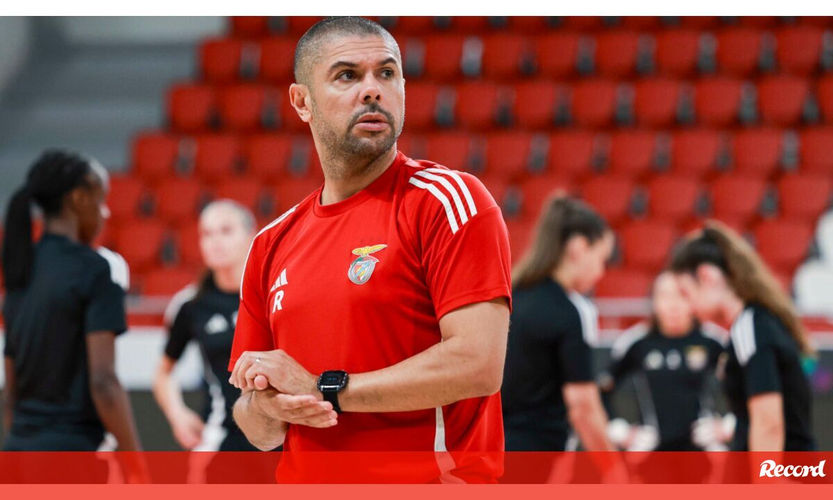 Paulo Roxo Abandona o Comando da Equipa Feminina de Futsal do Benfica - Terceiro Anel