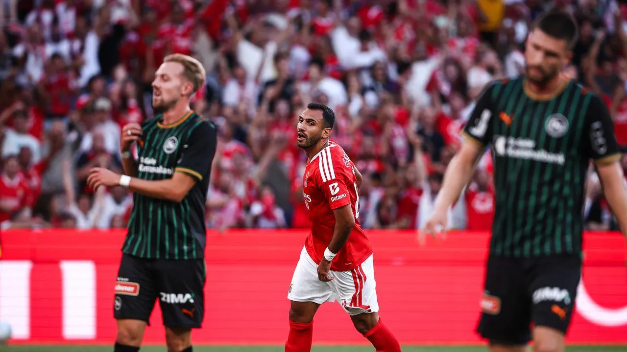Benfica enfrenta Hearts na Liga Europa por lugar no play-off - Terceiro Anel