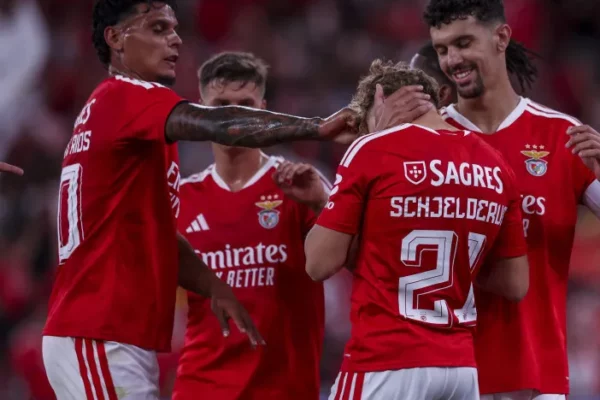 Benfica Goleia Hearts e Aproxima-se da Liga Europa - Terceiro Anel