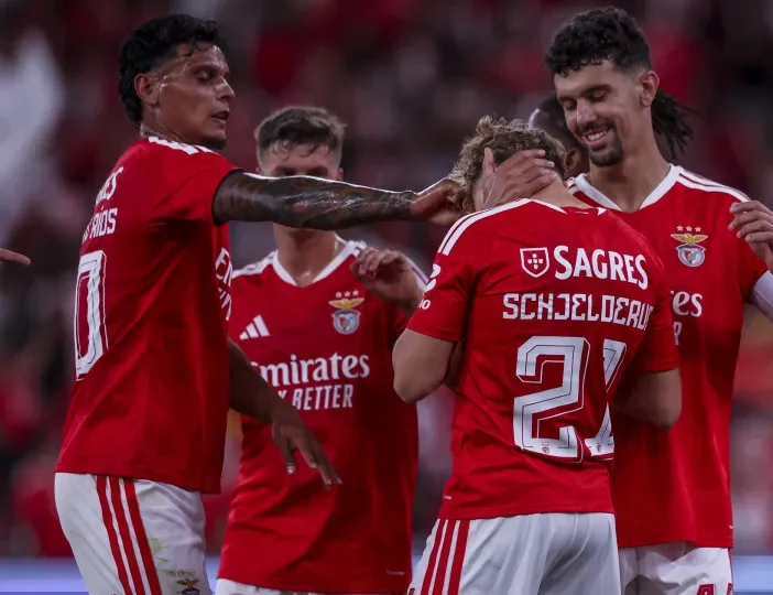 Benfica Goleia Hearts e Aproxima-se da Liga Europa - Terceiro Anel