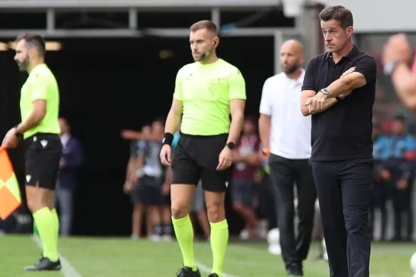 Marco Silva fala em "energia positiva" e comenta lesão de Alexander Bah - Terceiro Anel